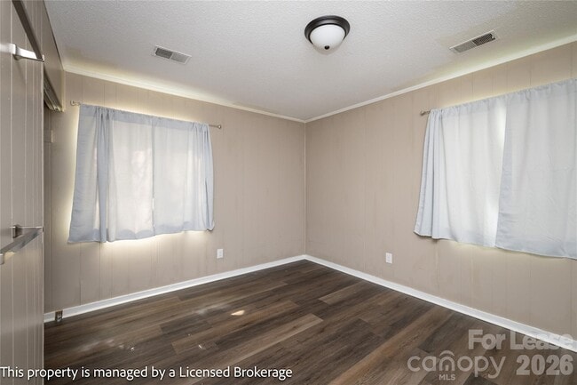 Building Photo - 145 Brentwood Dr