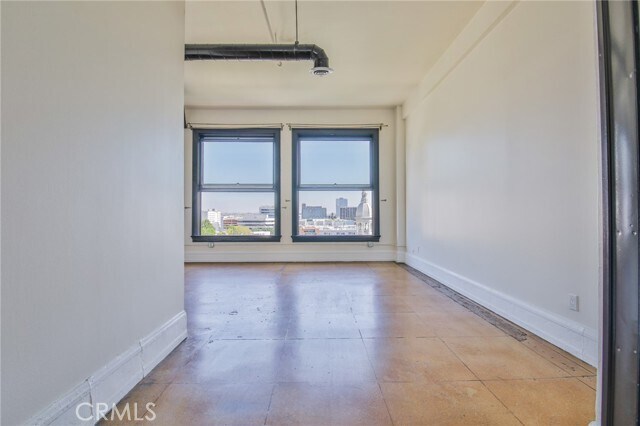 Building Photo - 108 W 2nd St