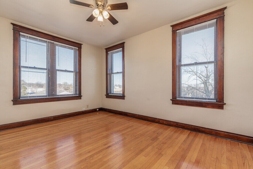 Building Photo - 4989 Arsenal St