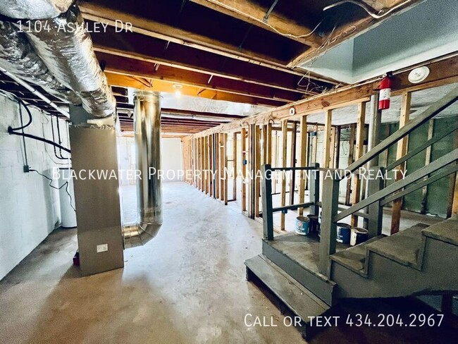 Building Photo - 1104 Ashley Dr