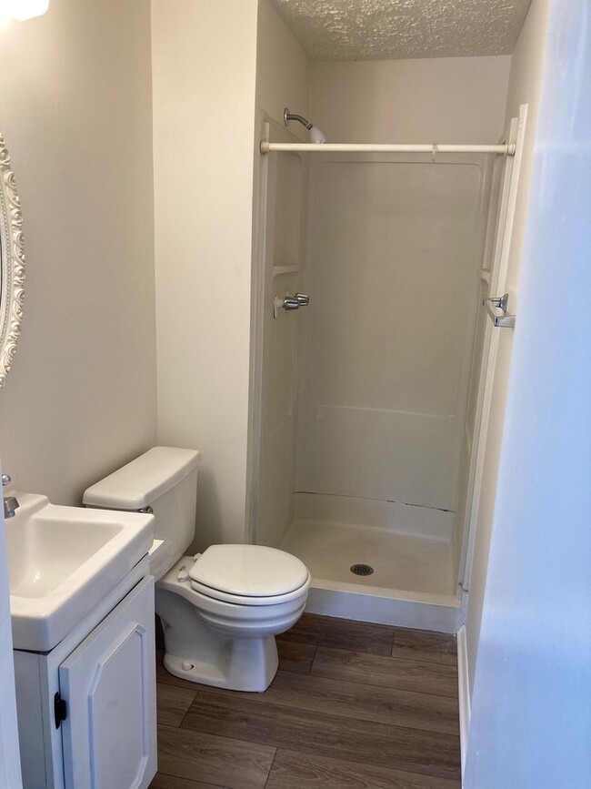 Building Photo - Farmbrook Rental