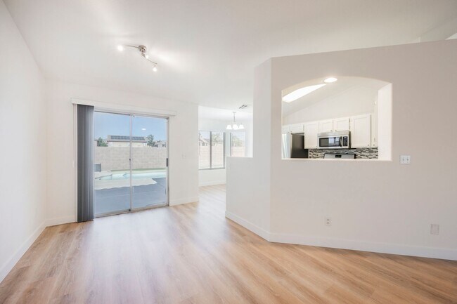 Building Photo - Henderson Single Story with Private Pool and RV Gate