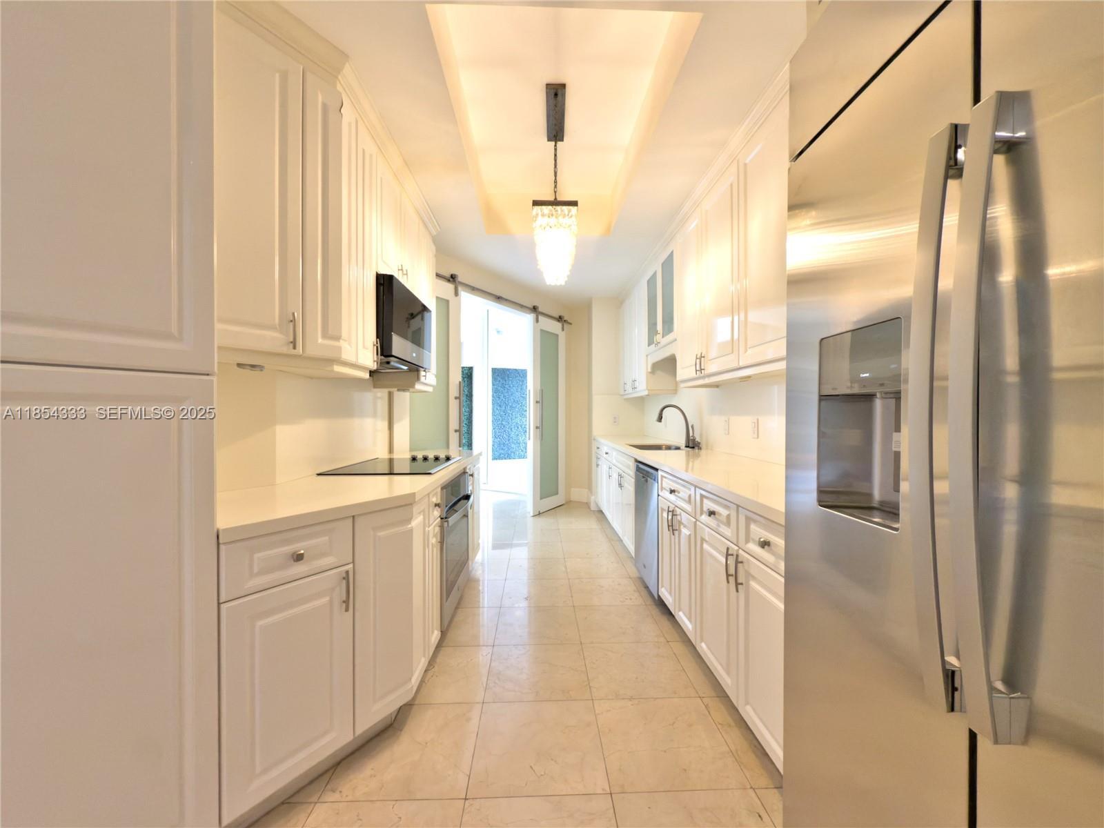 Building Photo - 848 Brickell Key Dr