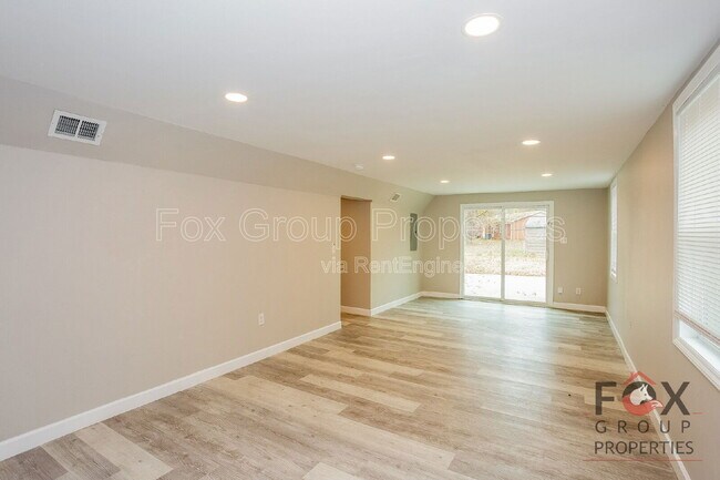 Building Photo - 5407 Venado St