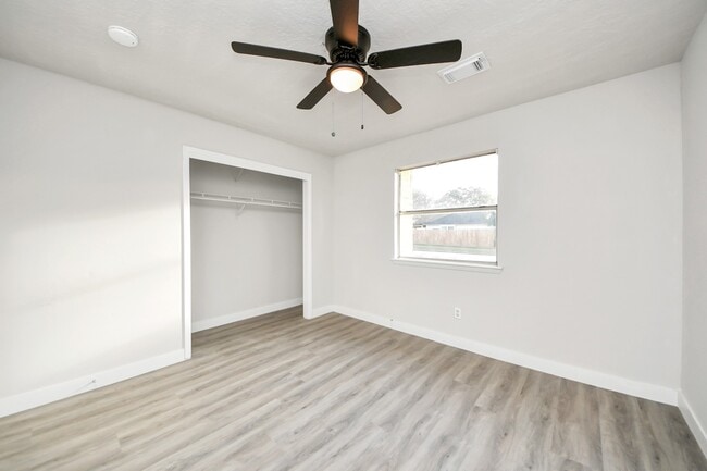 Building Photo - 1911 Oakwell Ln