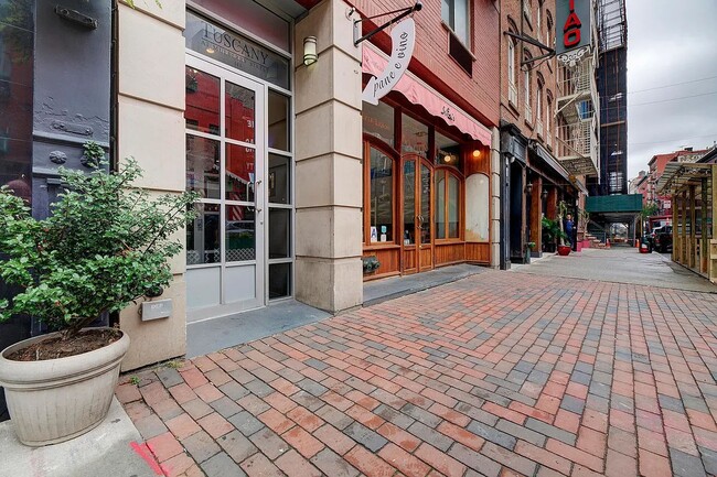 Building Photo - 143 Mulberry Street