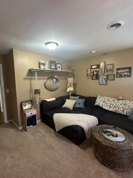 Building Photo - 630 S Washington St