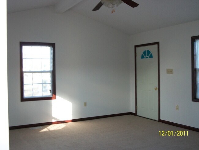 Building Photo - 3 bedroom, 2 bath, large bonus room, large covered porch, mobile home