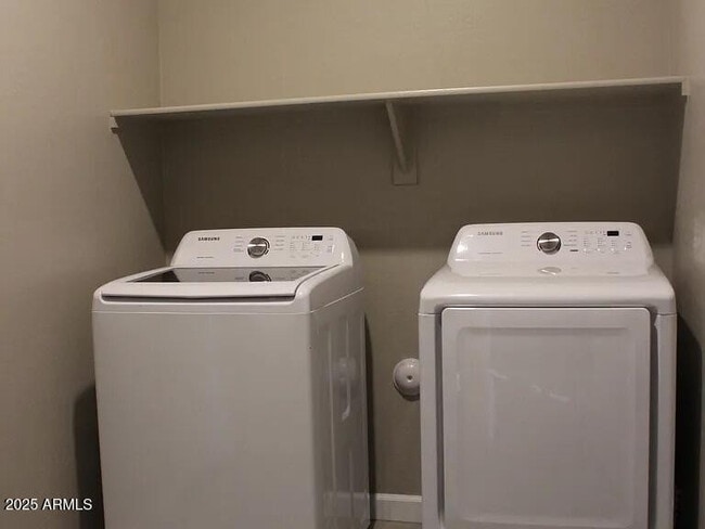 Building Photo - 8219 S 44th Gln