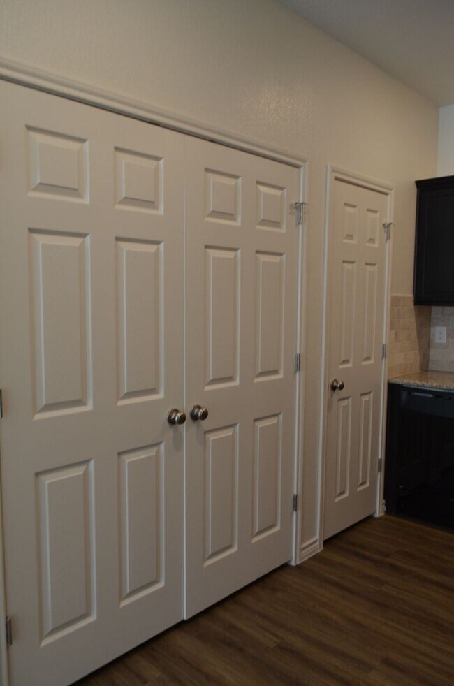 Building Photo - 916 Industrial Ave