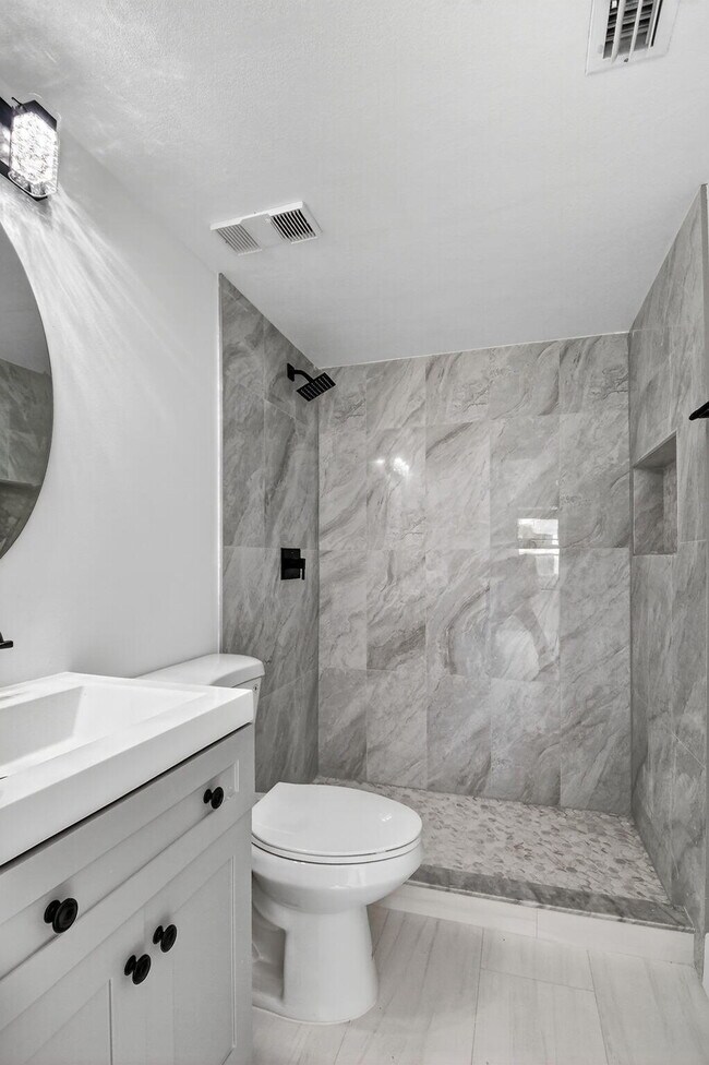 Building Photo - 7262 Golf Colony Ct