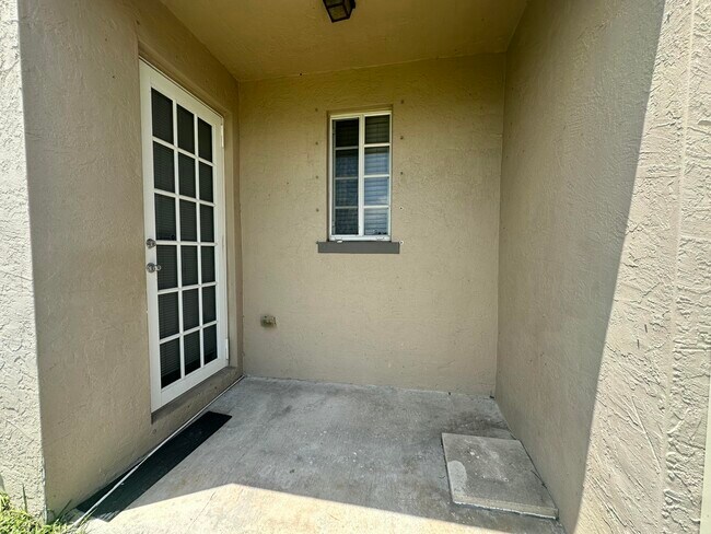 Building Photo - 2011 Nassau Dr