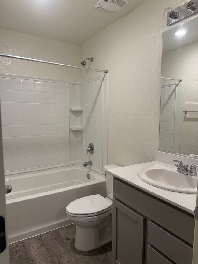 Building Photo - Move in Special!!  Half off the First Month!