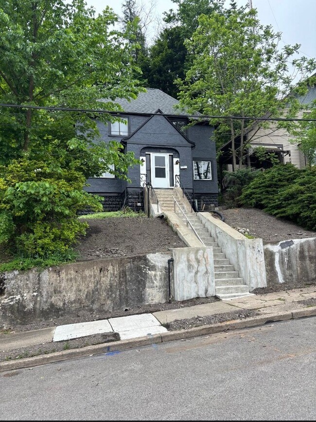 Building Photo - Fully updated 4 bedroom 2 bathroom house for rent!