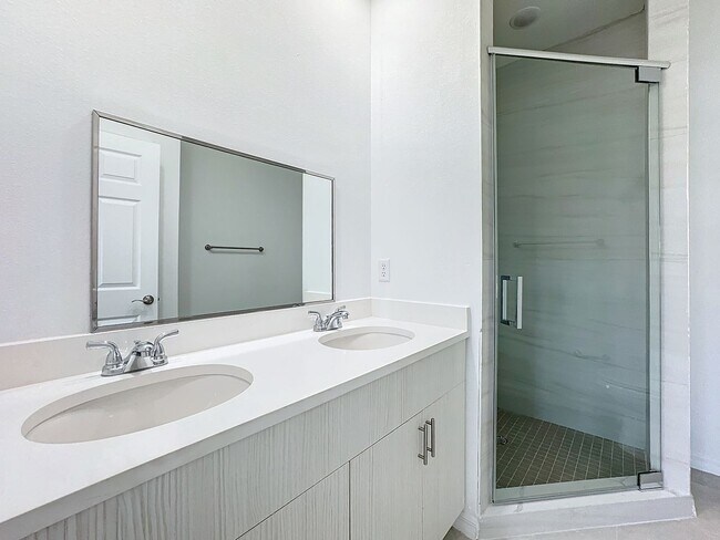 Building Photo - Townhouse For Lease in Saint Cloud