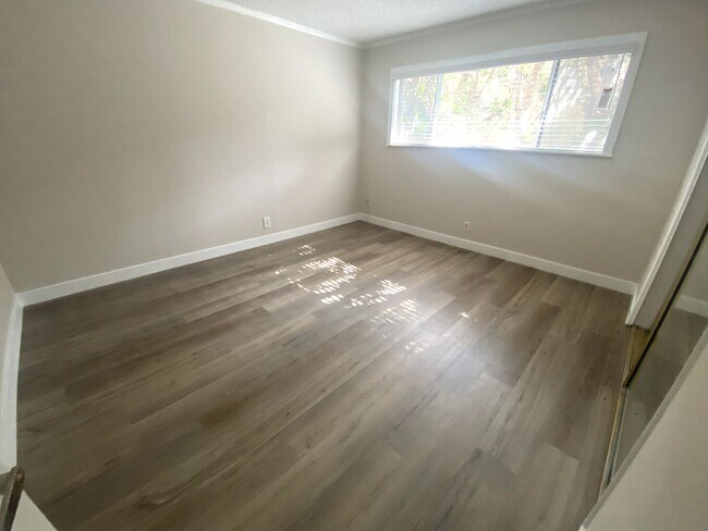 Building Photo - 2 Bedroom Hermosa Beach Condo - Close to E...