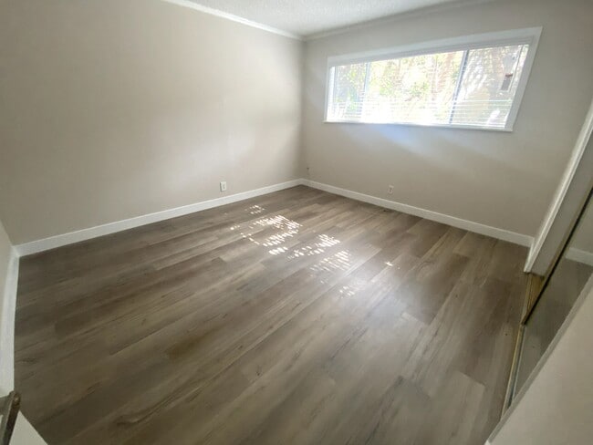 Building Photo - 2 Weeks Free Rent! 2 Bedroom Hermosa Beach Condo - Close to Everything!