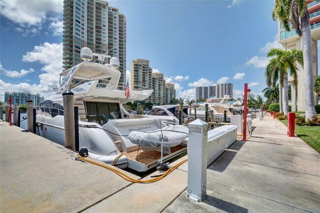 Building Photo - 3370 Hidden Bay Dr