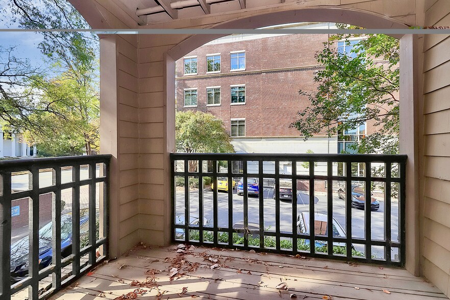 Building Photo - 1109 E Morehead St