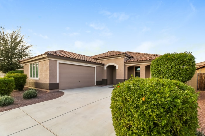 Building Photo - 15862 W Desert Hills Dr