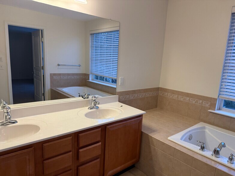 Master Bath - 5263 Blue Sky Dr