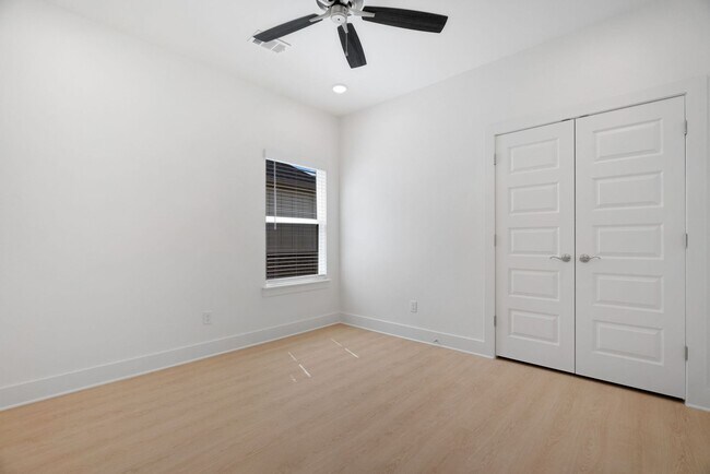 Building Photo - The Chalet at Been Road Villas 3 Bed, 2 Bath