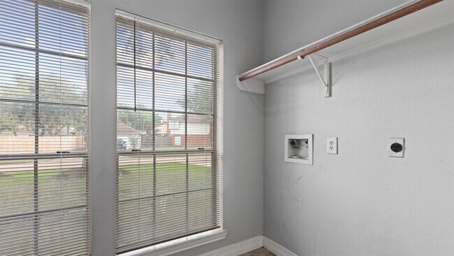 Building Photo - 16539 Battlecreek Dr