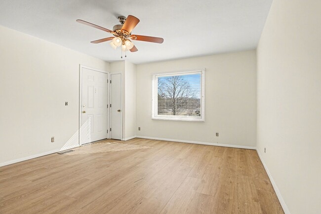 Building Photo - Yvonna