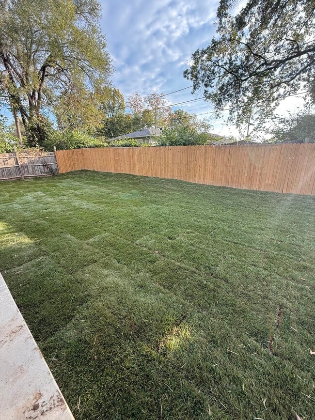 Building Photo - 1020 Crestland Ave