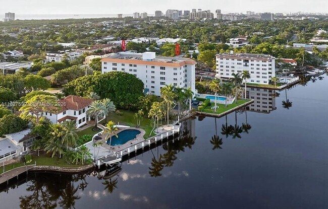 Building Photo - 1881 Middle River Dr