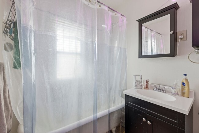 Building Photo - Charming 2 Bed 1 Bath House in Old Town!