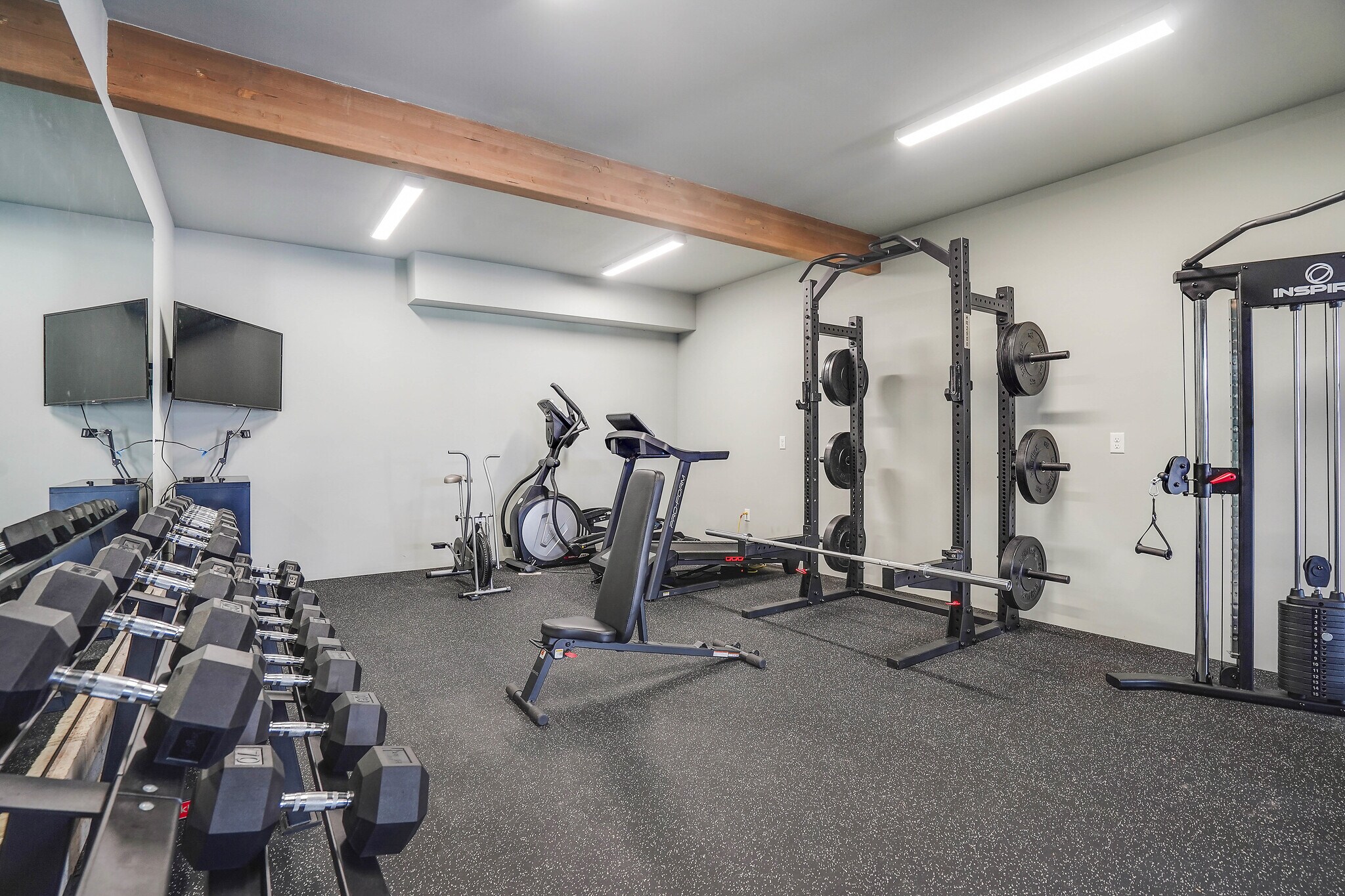 Building Photo - 1132 Thunderbird Ave S