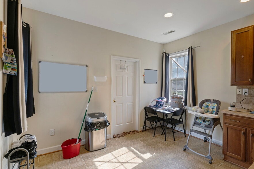 Building Photo - 132 St Andrews St