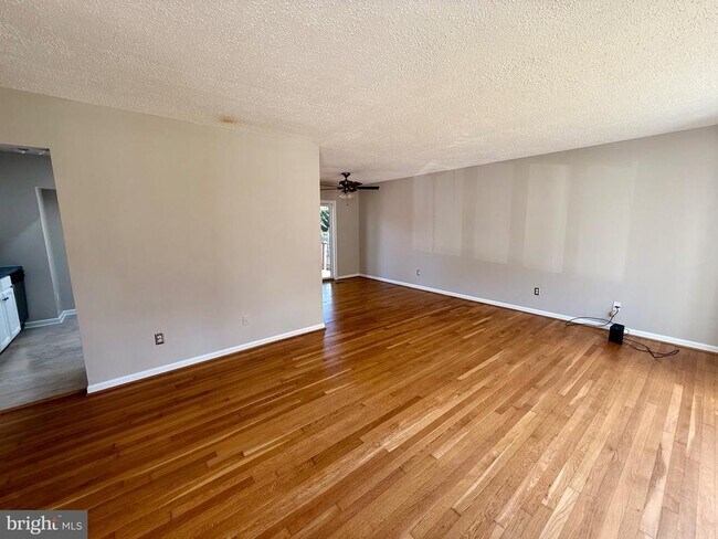 Building Photo - 7562 Kingman Dr