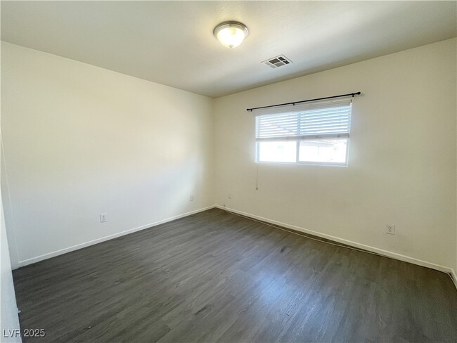 Building Photo - 1836 N Luna Alegre St