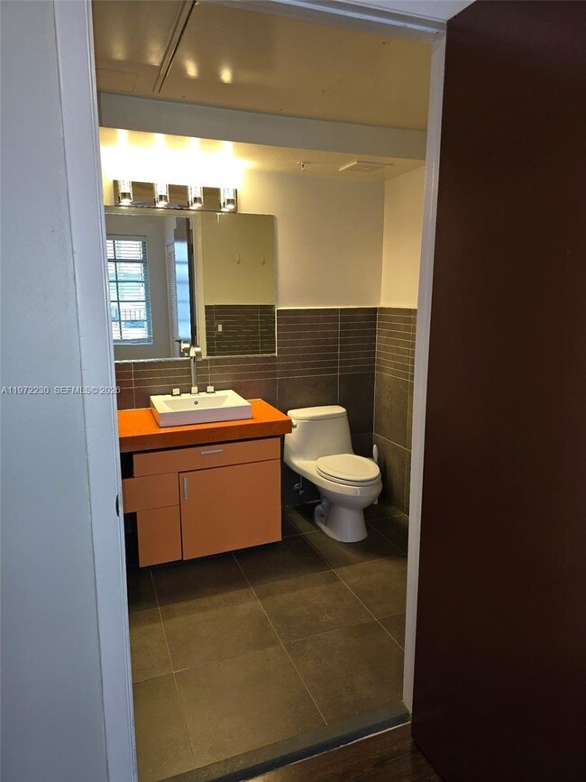 Building Photo - 435 21st St