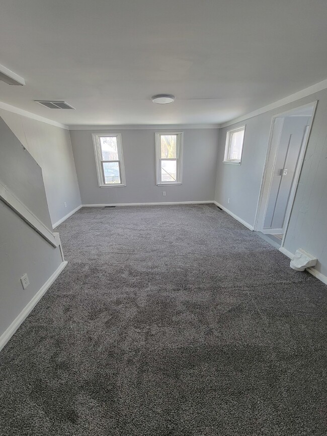 Building Photo - "Charming 2-Bedroom Duplex in Rochester's ...