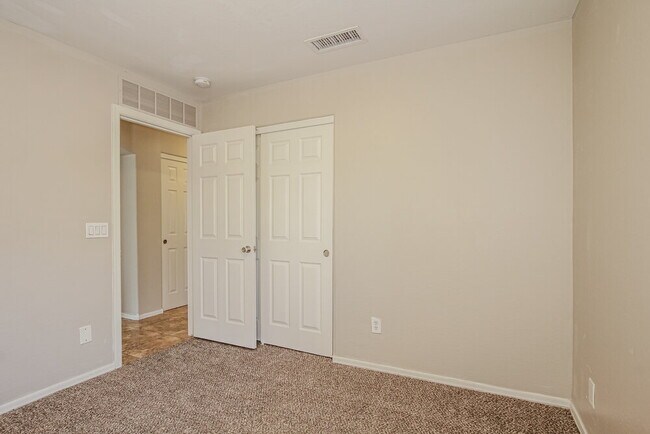 Building Photo - 12024 W Rosewood Dr