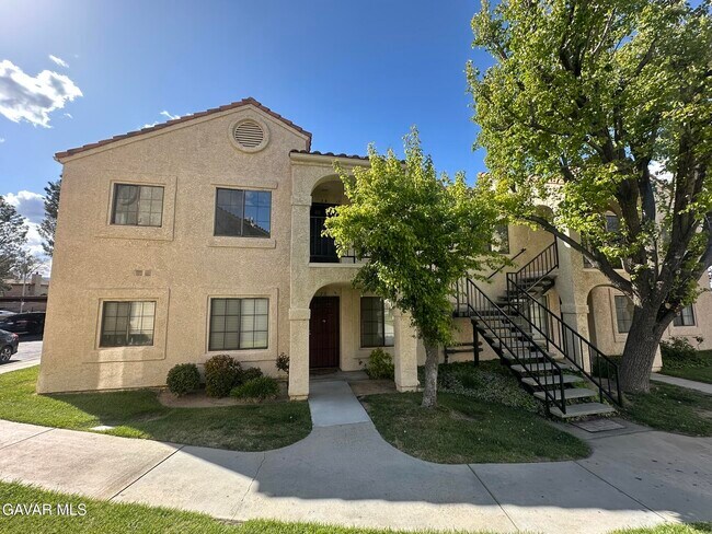 Building Photo - 2554 Olive Dr