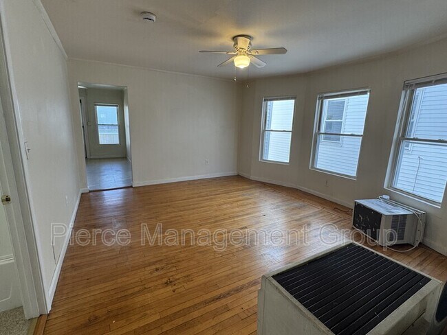 Building Photo - 529 Massabesic St