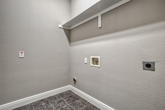 Building Photo - 6533 Riveredge Dr