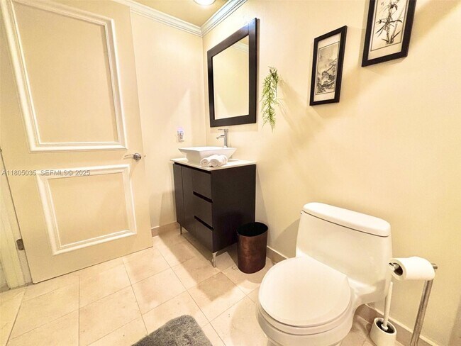 Building Photo - 1830 S Ocean Dr