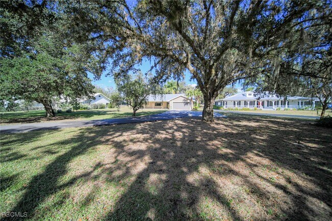 Building Photo - 1250 Riverbend Dr