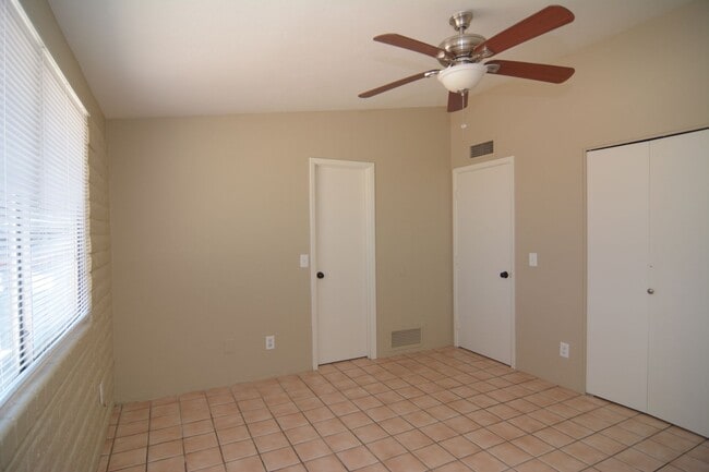 Building Photo - Charming 3 Bedroom 2 Bath House! Great Nor...