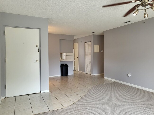 Building Photo - Fruitville & Tuttle area