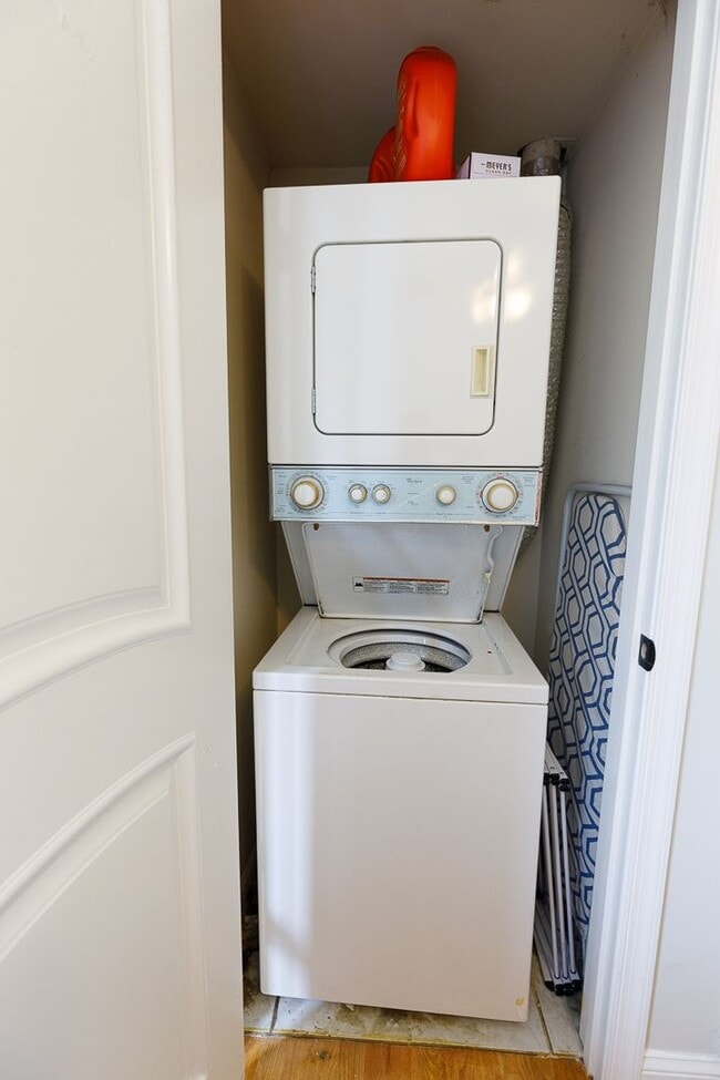 Building Photo - Fantastic Location Near Brightwood Park - ...