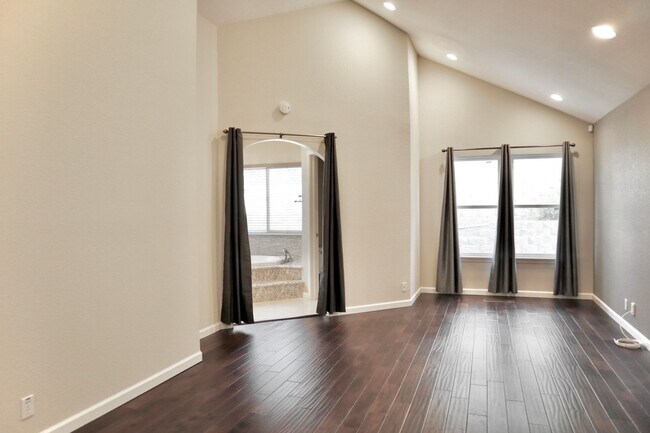 Building Photo - Luxury home with turf baseball/softball ba...