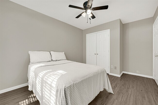Building Photo - 8123 Solara Bend Ct