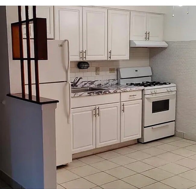 Building Photo - 10466 Betty Ct