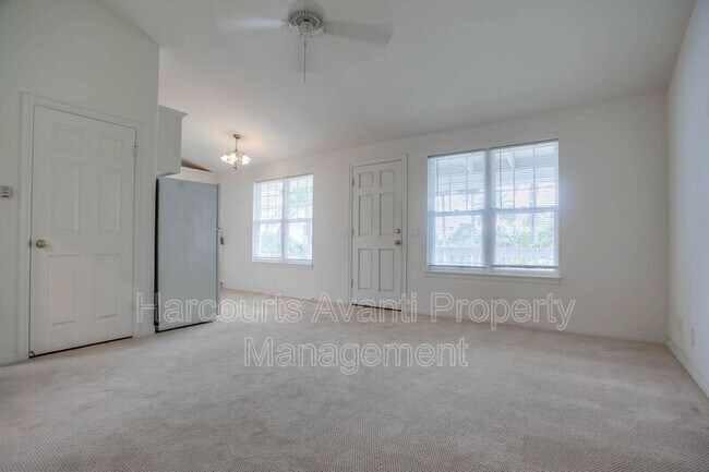 Building Photo - 1844 Dora Dr